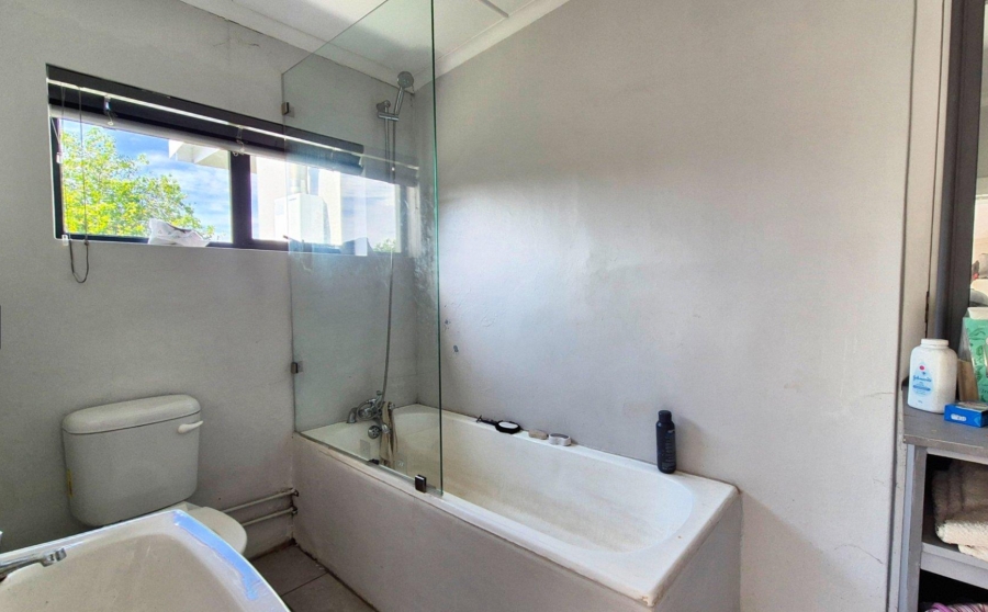 6 Bedroom Property for Sale in Riverside Western Cape